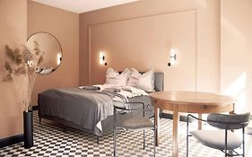 Elegant Apartment In The City Center